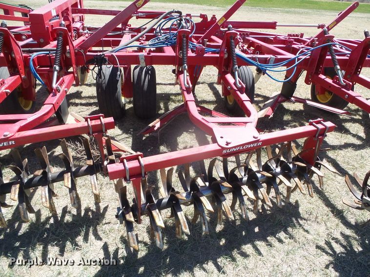 image for item DI5582 2010 Sunflower 3692  sweep plow