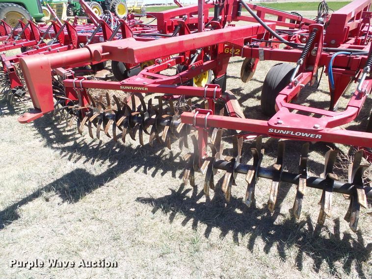 image for item DI5582 2010 Sunflower 3692  sweep plow