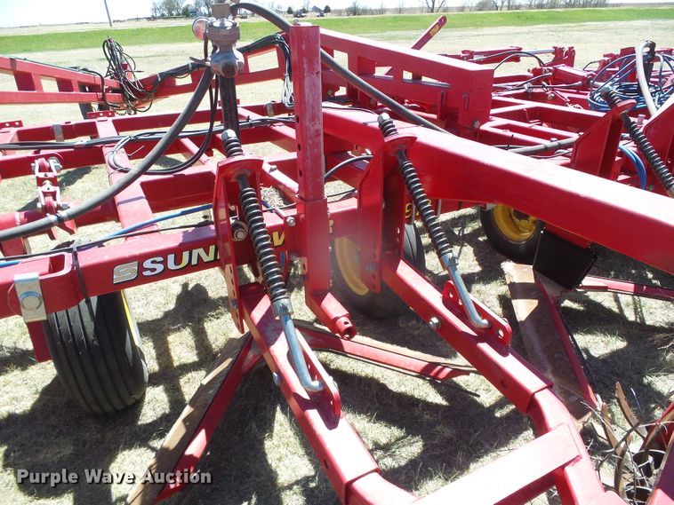 image for item DI5582 2010 Sunflower 3692  sweep plow