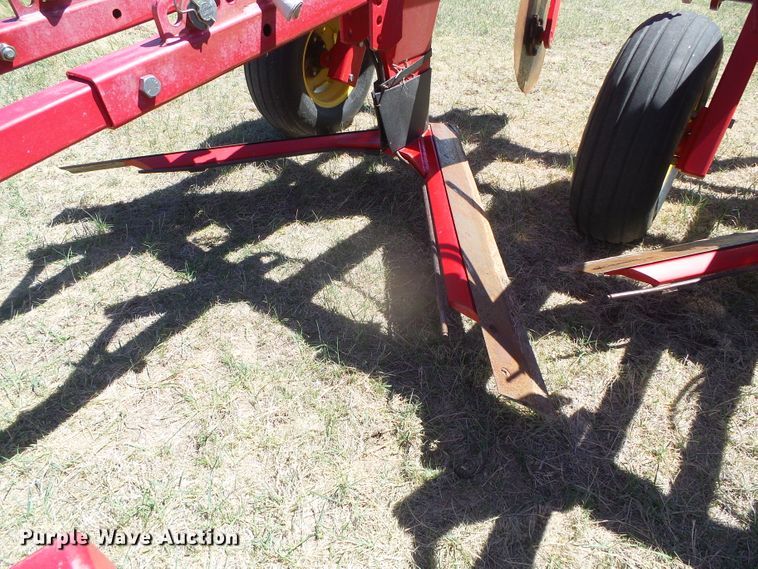 image for item DI5582 2010 Sunflower 3692  sweep plow