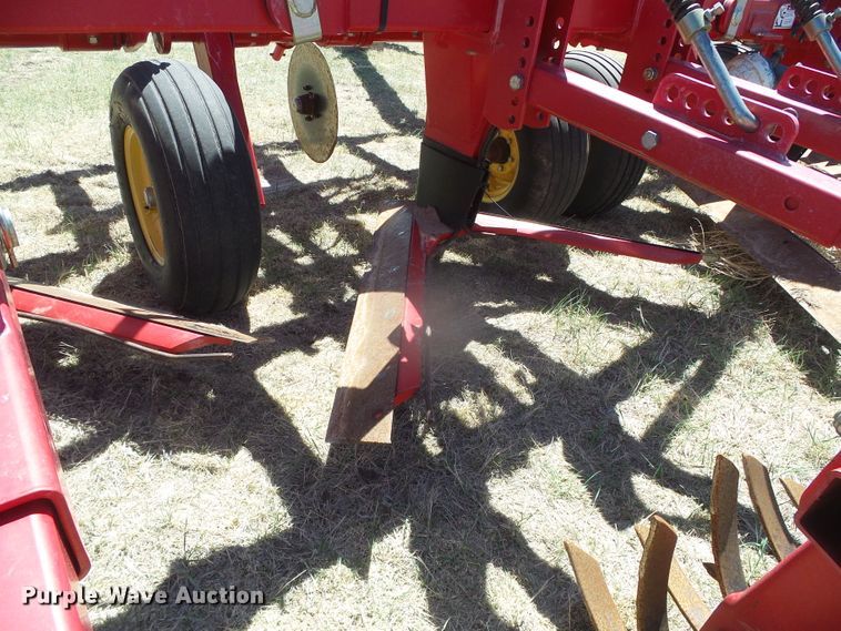 image for item DI5582 2010 Sunflower 3692  sweep plow