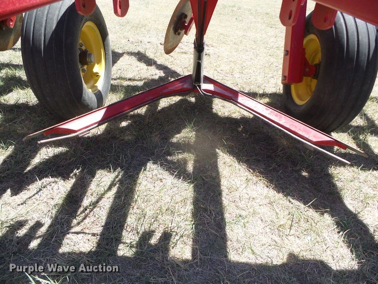 image for item DI5582 2010 Sunflower 3692  sweep plow