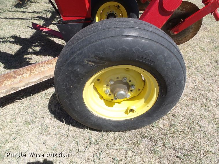 image for item DI5582 2010 Sunflower 3692  sweep plow