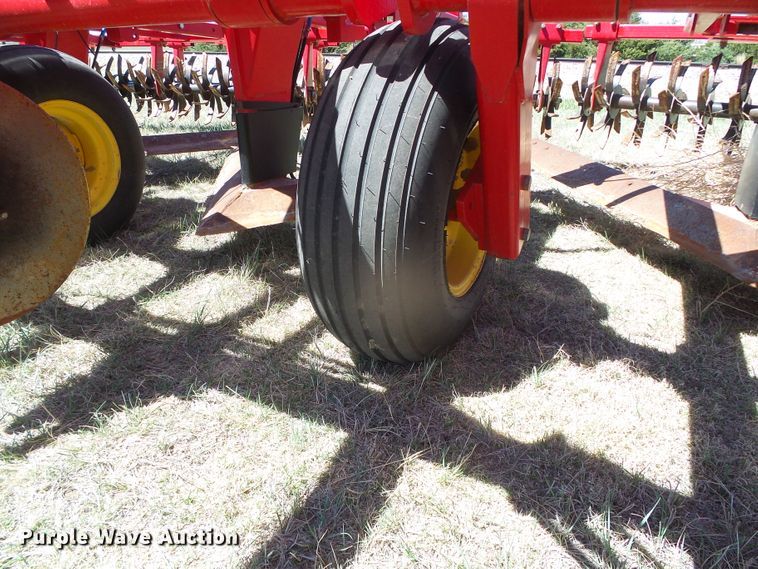 image for item DI5582 2010 Sunflower 3692  sweep plow