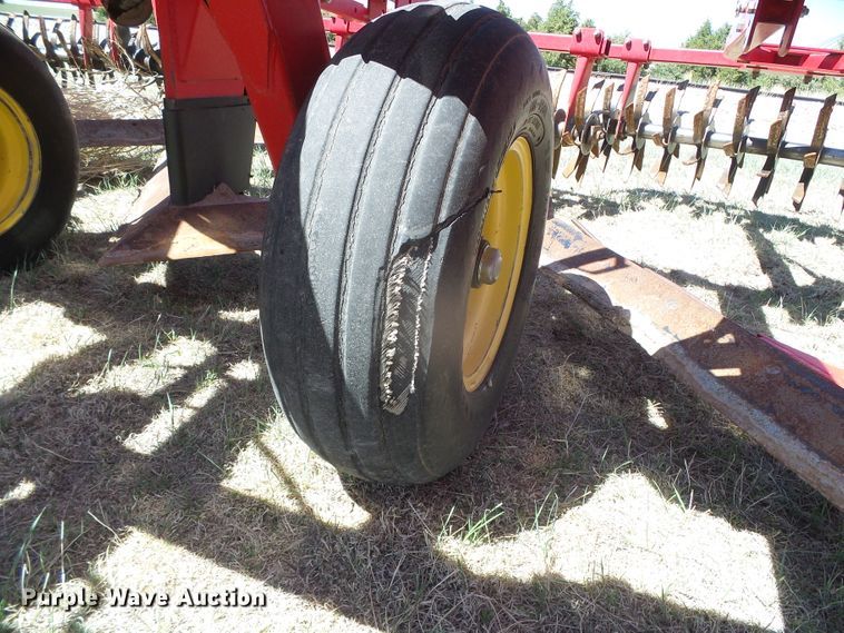 image for item DI5582 2010 Sunflower 3692  sweep plow