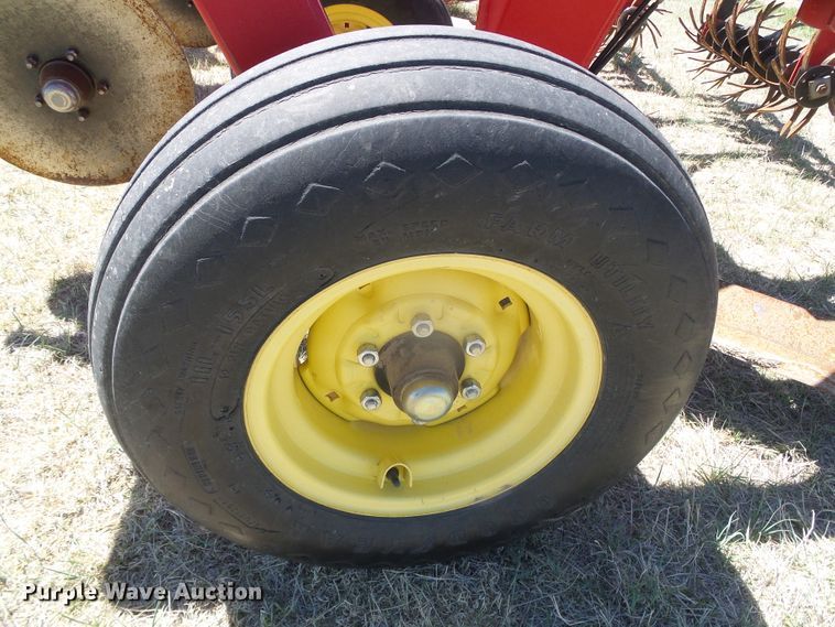 image for item DI5582 2010 Sunflower 3692  sweep plow