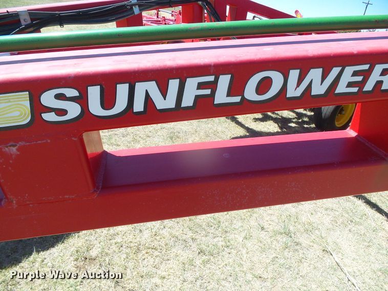 image for item DI5582 2010 Sunflower 3692  sweep plow