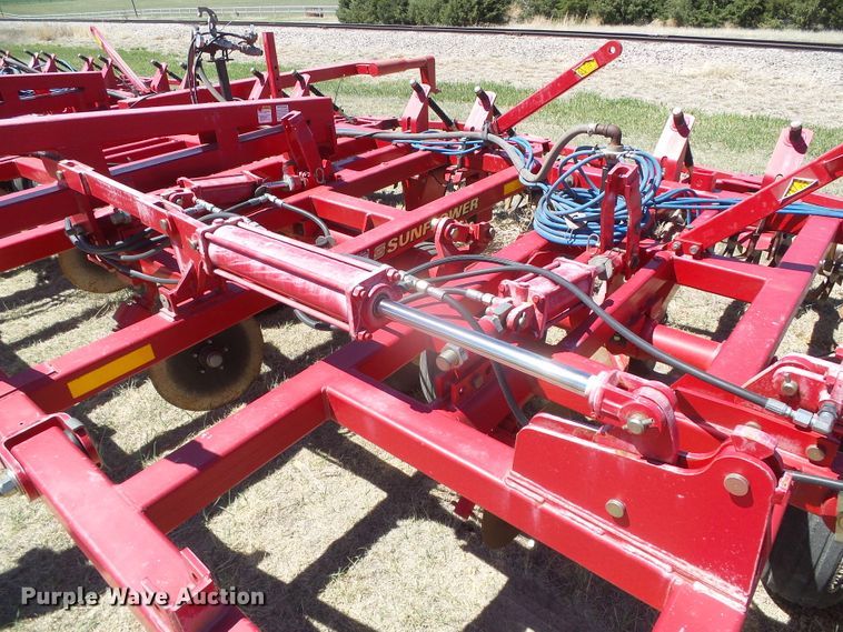 image for item DI5582 2010 Sunflower 3692  sweep plow