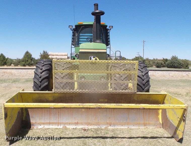 image for item DI5585 1981 John Deere 8640  4WD tractor