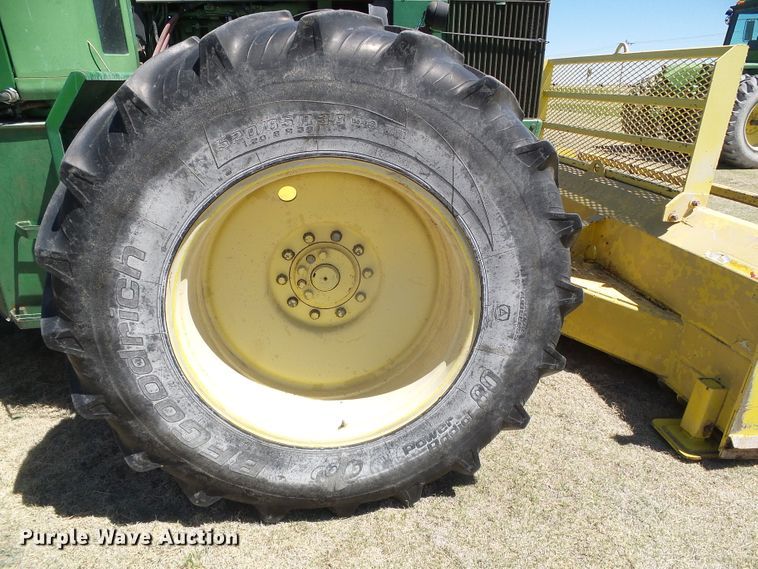image for item DI5585 1981 John Deere 8640  4WD tractor