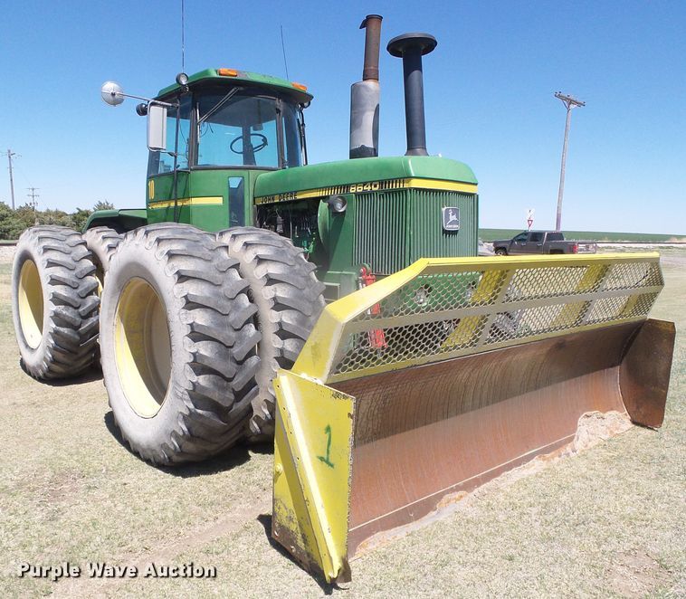 image for item DI5586 1980 John Deere 8640  4WD tractor