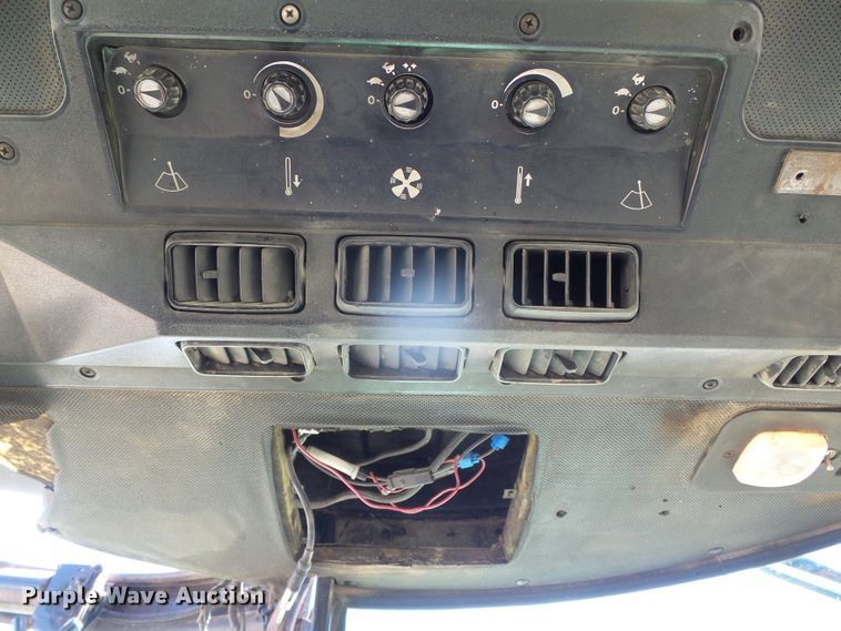 image for item DI5586 1980 John Deere 8640  4WD tractor