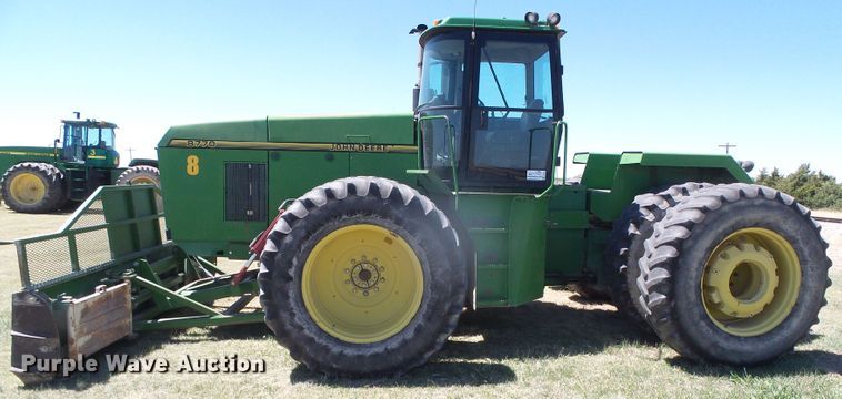 image for item DI5587 1993 John Deere 8770  4WD tractor
