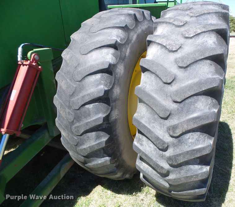 image for item DI5587 1993 John Deere 8770  4WD tractor