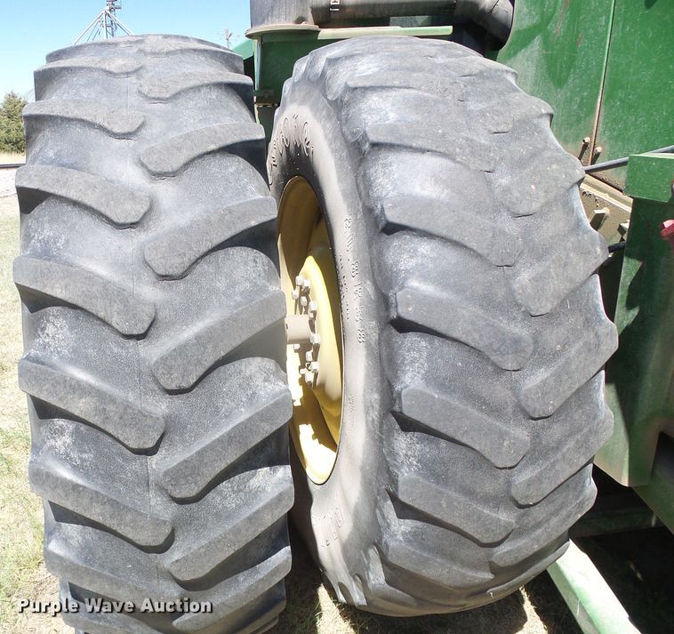 image for item DI5587 1993 John Deere 8770  4WD tractor