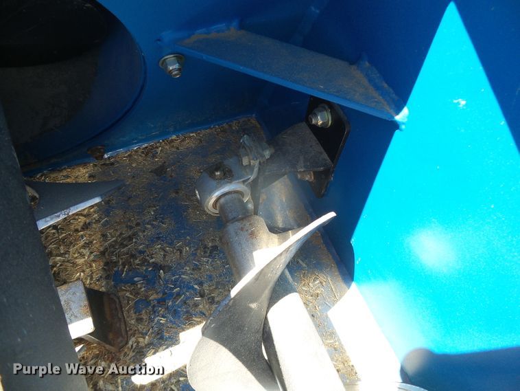 image for item DI5588 2019 Burchland GSX130  drive over pit auger