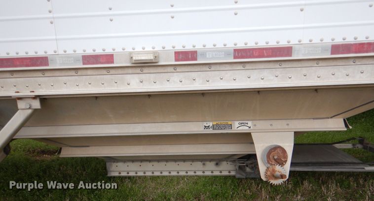 image for item DJ0439 2014 Wilson DWH-551  grain trailer