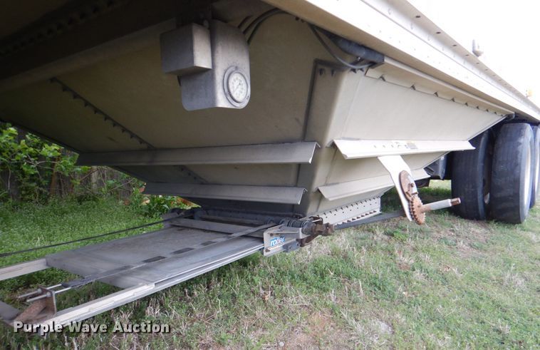 image for item DJ0439 2014 Wilson DWH-551  grain trailer