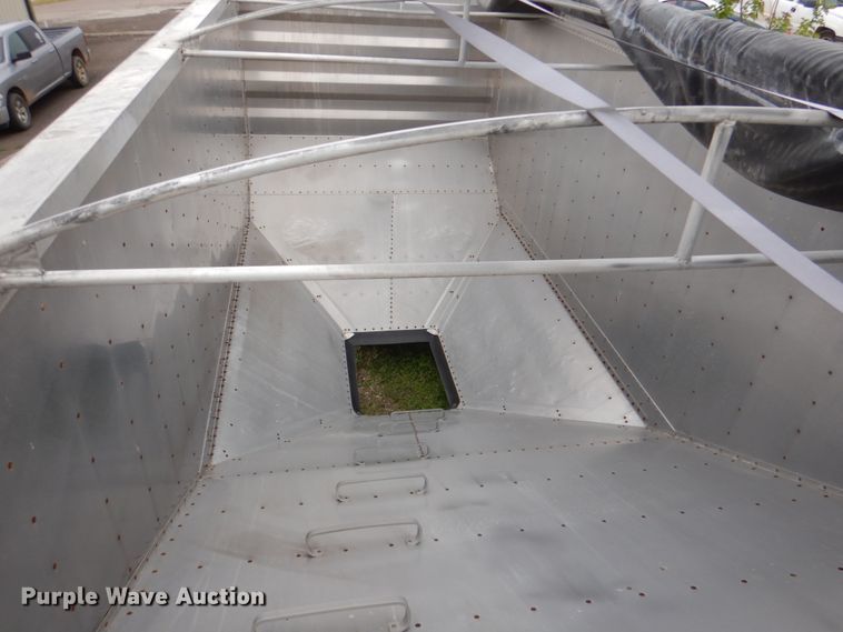 image for item DJ0439 2014 Wilson DWH-551  grain trailer