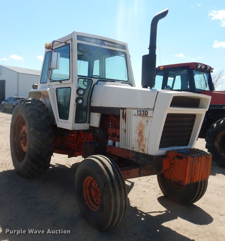 image for item DJ1224 1974 Case 1370  tractor