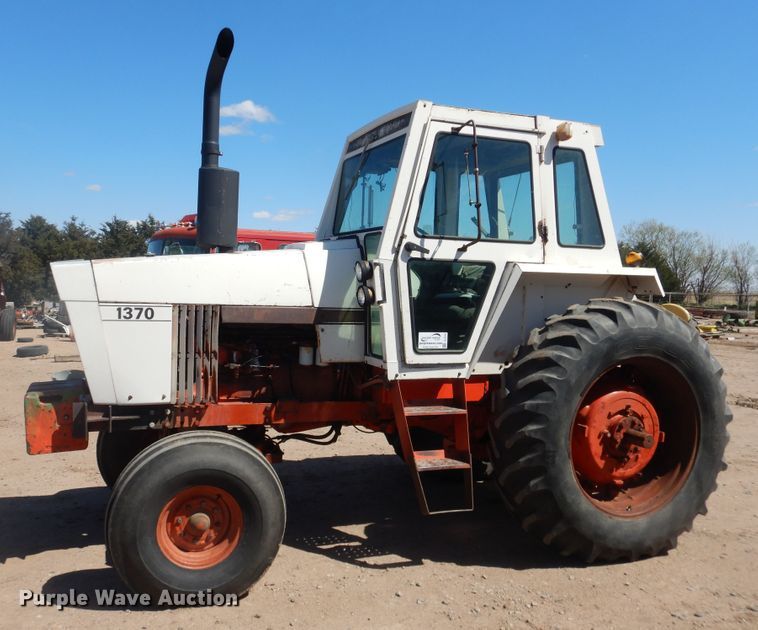 image for item DJ1224 1974 Case 1370  tractor