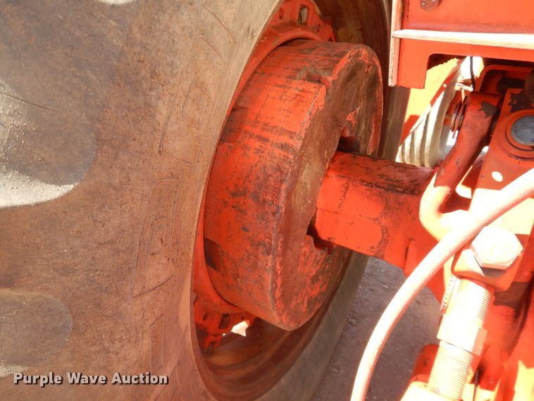 image for item DJ1224 1974 Case 1370  tractor