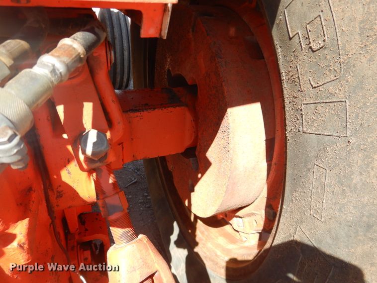 image for item DJ1224 1974 Case 1370  tractor