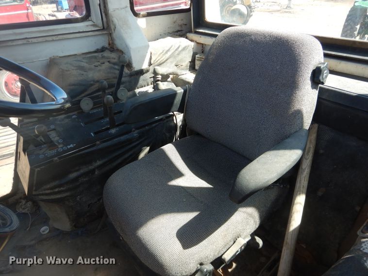 image for item DJ1224 1974 Case 1370  tractor