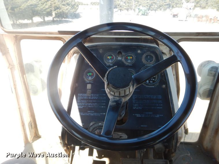 image for item DJ1224 1974 Case 1370  tractor