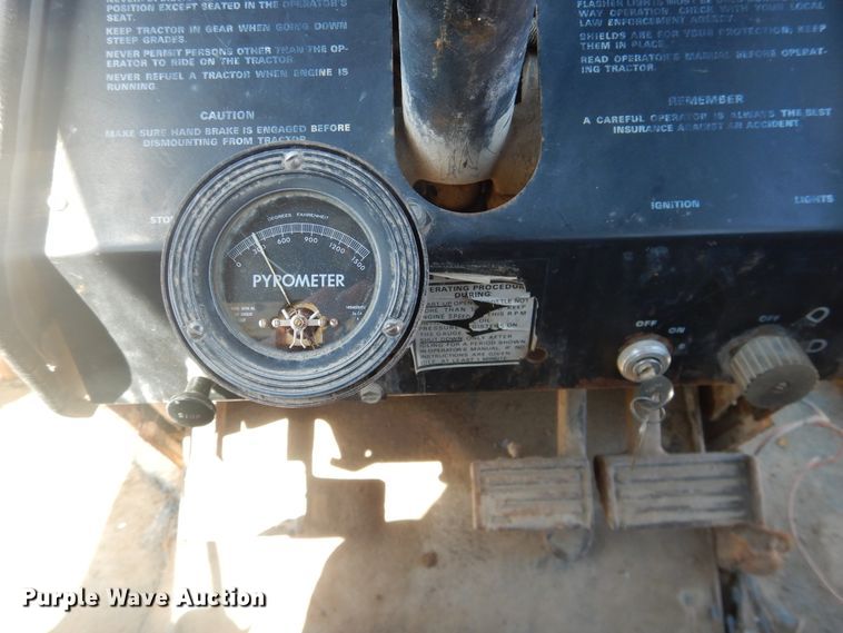 image for item DJ1224 1974 Case 1370  tractor