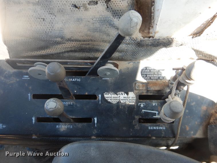 image for item DJ1224 1974 Case 1370  tractor