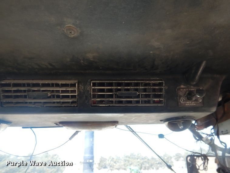 image for item DJ1224 1974 Case 1370  tractor