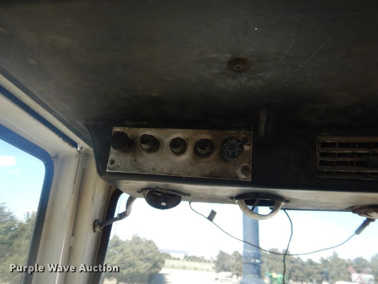 image for item DJ1224 1974 Case 1370  tractor