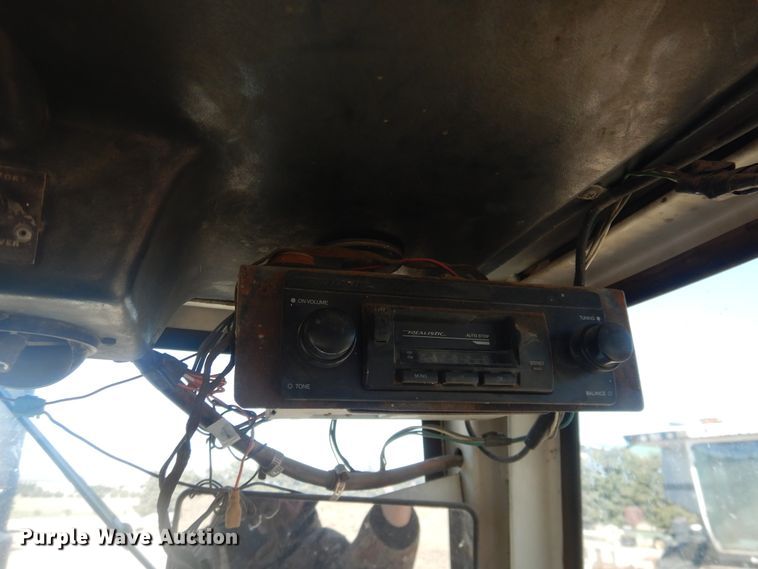 image for item DJ1224 1974 Case 1370  tractor