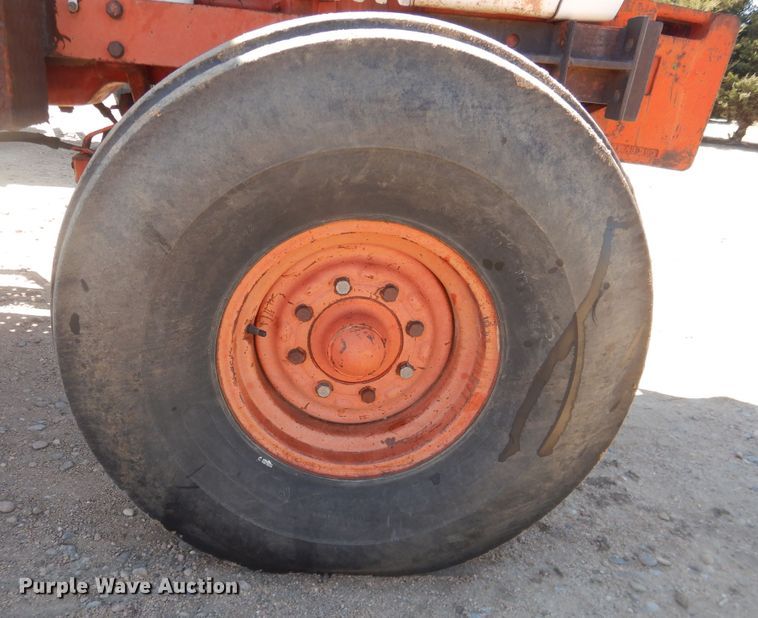 image for item DJ1224 1974 Case 1370  tractor