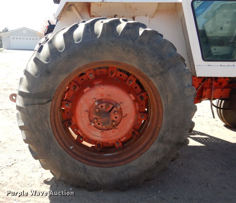 image for item DJ1224 1974 Case 1370  tractor