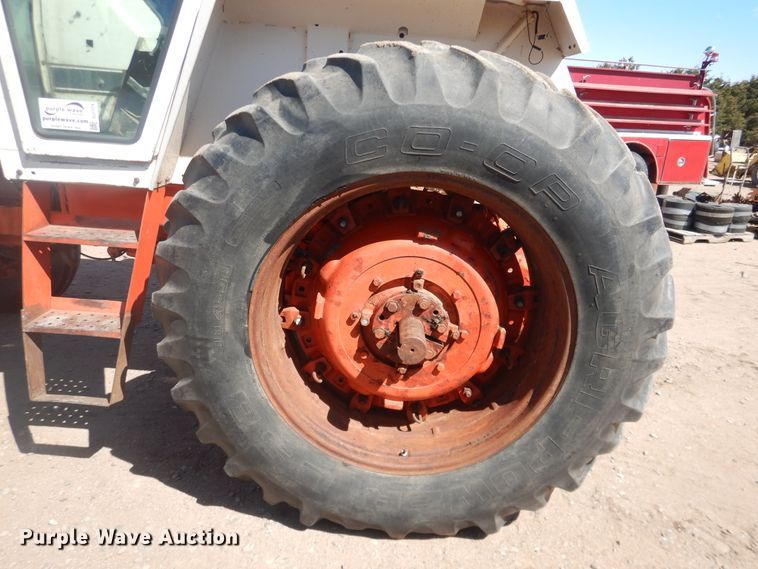 image for item DJ1224 1974 Case 1370  tractor