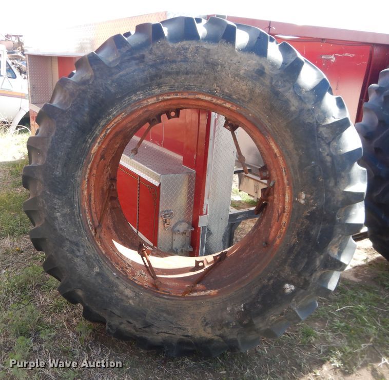 image for item DJ1224 1974 Case 1370  tractor