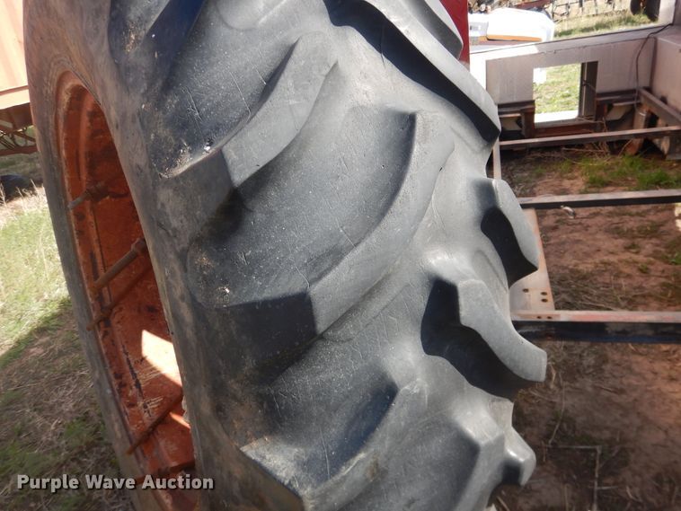 image for item DJ1224 1974 Case 1370  tractor