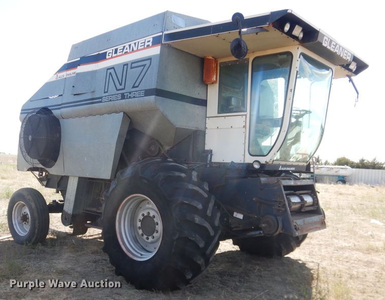 image for item DJ1227 1983 Gleaner N7  combine
