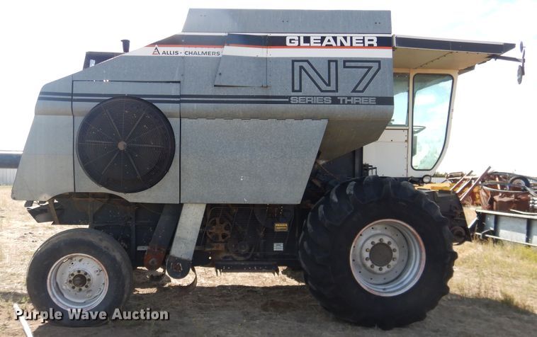 image for item DJ1227 1983 Gleaner N7  combine