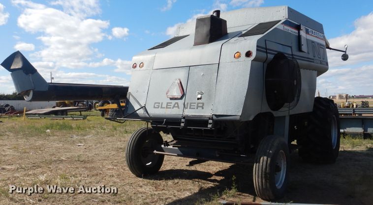 image for item DJ1227 1983 Gleaner N7  combine
