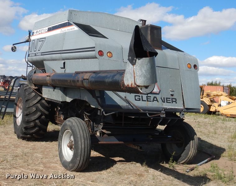 image for item DJ1227 1983 Gleaner N7  combine