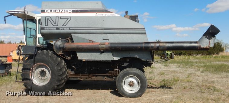 image for item DJ1227 1983 Gleaner N7  combine