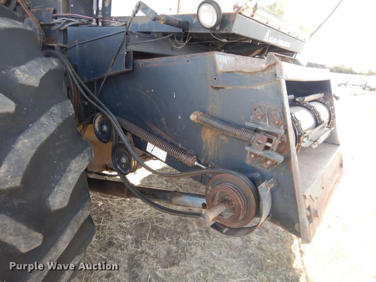 image for item DJ1227 1983 Gleaner N7  combine