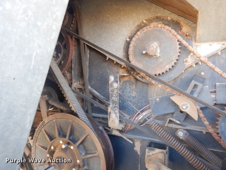 image for item DJ1227 1983 Gleaner N7  combine