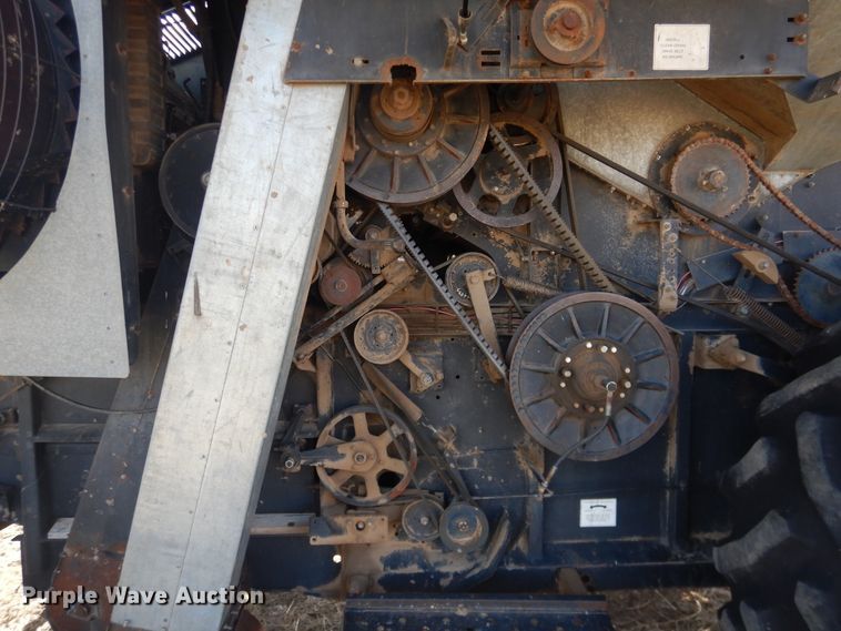 image for item DJ1227 1983 Gleaner N7  combine