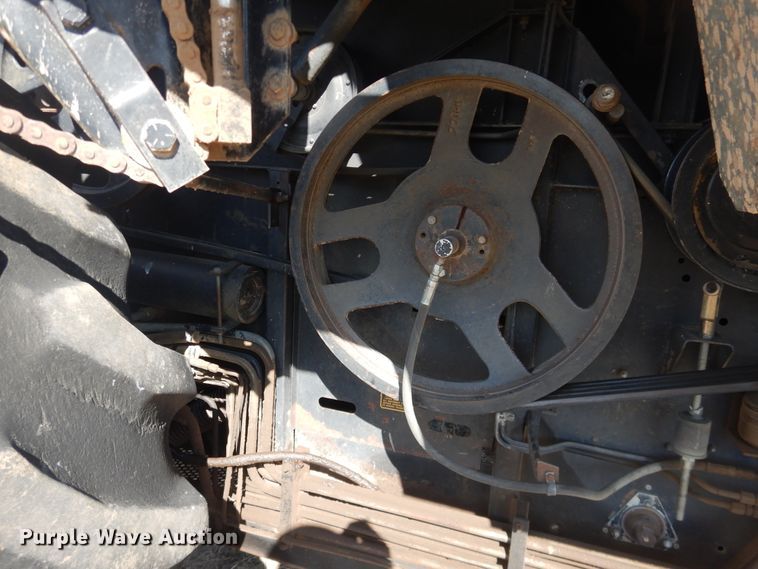 image for item DJ1227 1983 Gleaner N7  combine