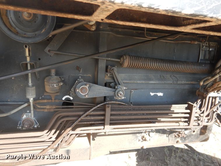 image for item DJ1227 1983 Gleaner N7  combine