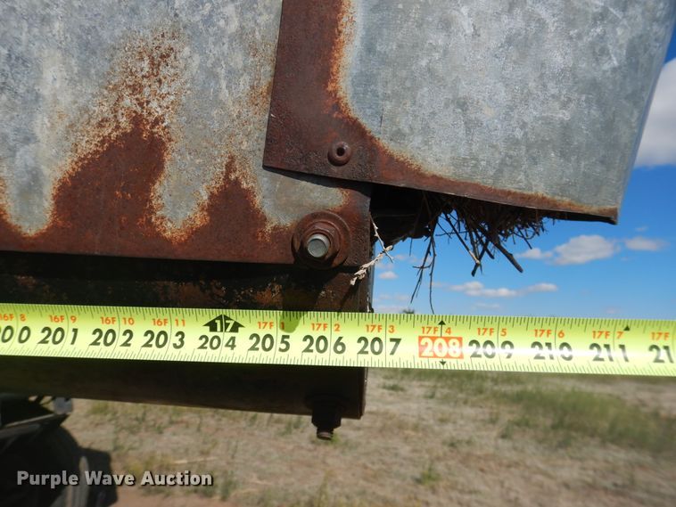 image for item DJ1227 1983 Gleaner N7  combine